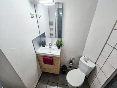 Salle de bains dans l'établissement Beau T1 2 personnes BERGSON