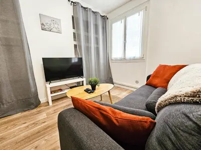 Télévision ou salle de divertissement dans l'établissement Beau T1 2 personnes BERGSON