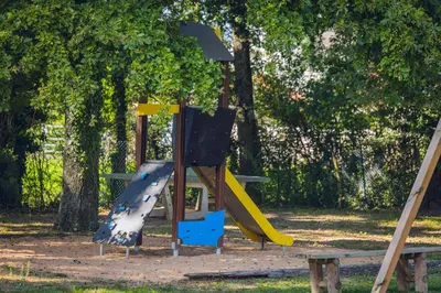 Aire de jeux pour enfants de l'établissement L'Oasis des Dombes