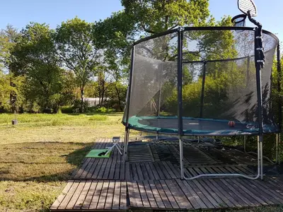Jardin de l'établissement LE SECRET DU CHEMIN confort, détente et loisirs