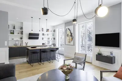 Télévision ou salle de divertissement dans l'établissement L'AUBELYNE - Chic T2 quartier préfecture