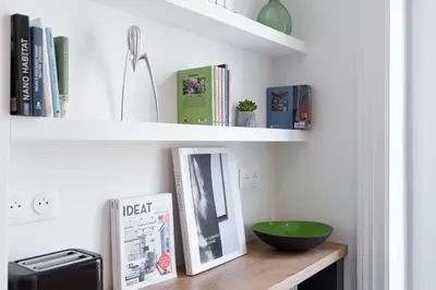 Bibliothèque dans l'appartement