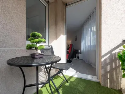 Balcon ou terrasse dans l'établissement LE STELLA - HYPERCENTRE GARAGE GRATUIT WiFi NETFLIX AMAZON PRIME PROCHE PARC TETE D'OR