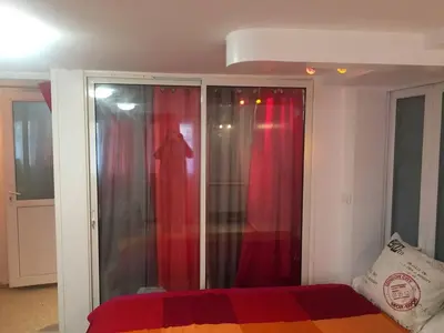 Un ou plusieurs lits dans un hébergement de l'établissement Studio indépendant à 15 min de Lyon et de vienne.