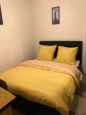 Un ou plusieurs lits dans un hébergement de l'établissement Chambre Simple privée Saint Priest