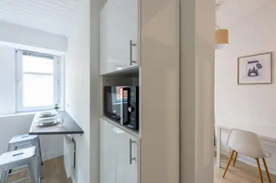 Cuisine ou kitchenette dans l'établissement HONORÊ SUITE FERRANDIERE