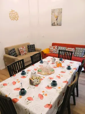 Coin salon dans l'établissement T4 en duplex, résidence atypique en pleine forêt