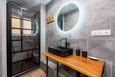 Salle de bains dans l'établissement Terrasse et balnéo au cœur de Monplaisir