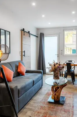 Coin salon dans l'établissement Terrasse et balnéo au cœur de Monplaisir