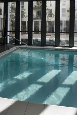 Piscine de l'établissement Domitys Le Pont des Lumières ou située à proximité