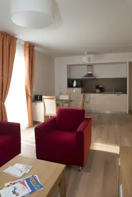 Cuisine ou kitchenette dans l'établissement Domitys Le Pont des Lumières