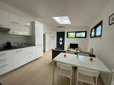 Cuisine ou kitchenette dans l'établissement Appartement paisible proche centre ville