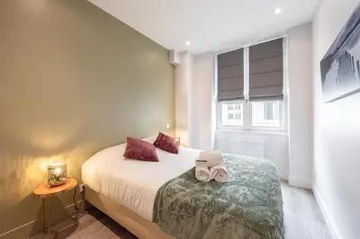 Un ou plusieurs lits dans un hébergement de l'établissement LE POMPADOUR - Magnifique T2 Place Bellecour 4ème étage sans ascenseur - 4th floor no elevator