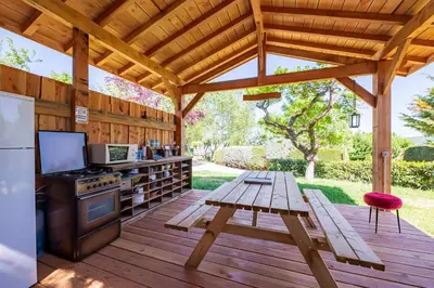 Cuisine ou kitchenette dans l'établissement Dôme/insolite/parc régional du Pilat