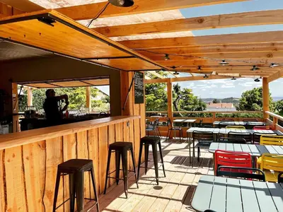 Restaurant ou autre lieu de restauration dans l'établissement Dôme/insolite/parc régional du Pilat