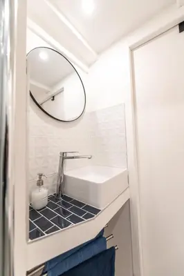 Salle de bains dans l'établissement CONFORTABLE 2 PIÈCES AU CŒUR DU CENTRE HISTORIQUE