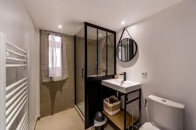 Salle de bains dans l'établissement All in Lyon | Studio cosy Presqu’île de Lyon