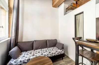 Coin salon dans l'établissement All in Lyon | Studio cosy Presqu’île de Lyon