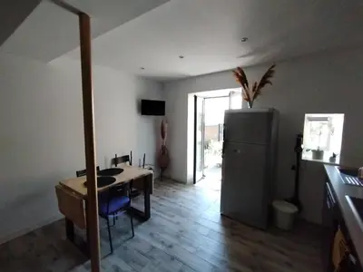Télévision ou salle de divertissement dans l'établissement Trévoux: loft ravissant avec terrasse