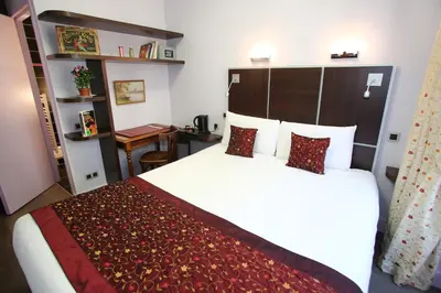 Un ou plusieurs lits dans un hébergement de l'établissement Hotel des Celestins