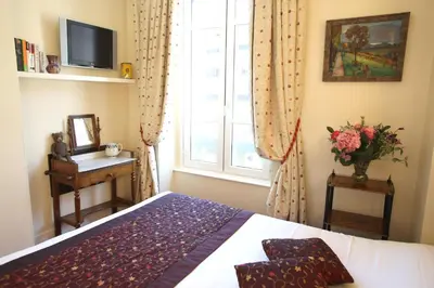 Un ou plusieurs lits dans un hébergement de l'établissement Hotel des Celestins