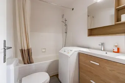 Salle de bains dans l'établissement T1 Confort Tête d'Or Doua - Parking Gratuit