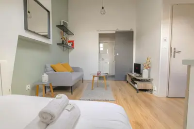 Un ou plusieurs lits dans un hébergement de l'établissement Cosy pour un week-end ou déplacement pro