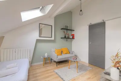 Coin salon dans l'établissement Cosy pour un week-end ou déplacement pro