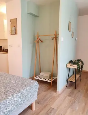 Un ou plusieurs lits dans un hébergement de l'établissement Studio fonctionnel au calme avec garage individuel et balcon