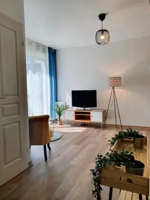 Télévision ou salle de divertissement dans l'établissement Studio fonctionnel au calme avec garage individuel et balcon