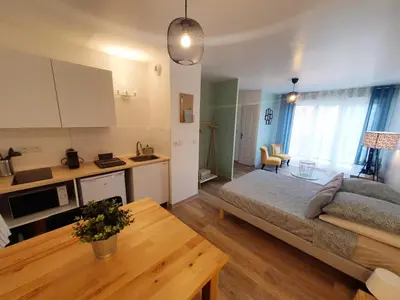 Un ou plusieurs lits dans un hébergement de l'établissement Studio fonctionnel au calme avec garage individuel et balcon