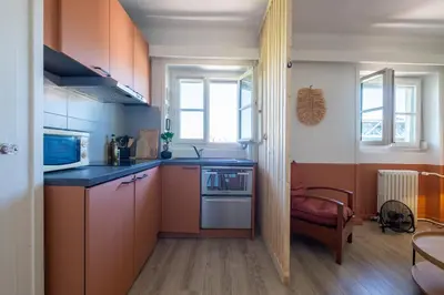 Cuisine ou kitchenette dans l'établissement HONORÊ SUITE CASAMANCE