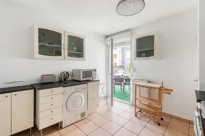Cuisine ou kitchenette dans l'établissement Nice Apartment with Parking balcon Casa Lyon