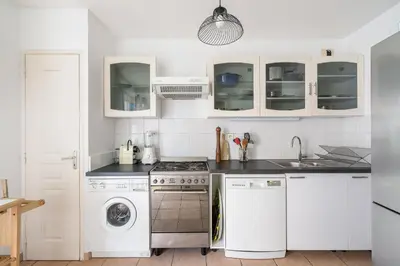 Cuisine ou kitchenette dans l'établissement Nice Apartment with Parking balcon Casa Lyon