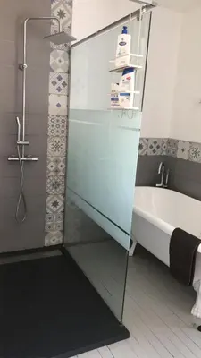 Salle de bains dans l'établissement Bald'Home côté jardin