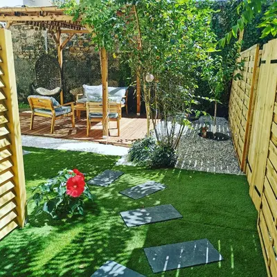 Jardin de l'établissement Lyon superbe jacuzzi vue sur jardin