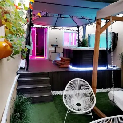 Lyon superbe jacuzzi vue sur jardin
