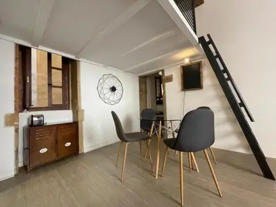 Cuisine ou kitchenette dans l'établissement Appartement cosy au coeur du Vieux Lyon