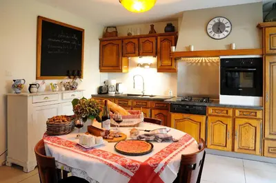 Cuisine ou kitchenette dans l'établissement La Brocantine