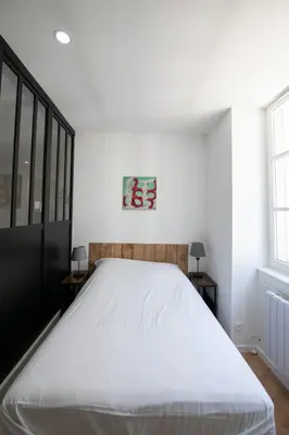 Un ou plusieurs lits dans un hébergement de l'établissement L'Arty - Très joli studio moderne place Valmy