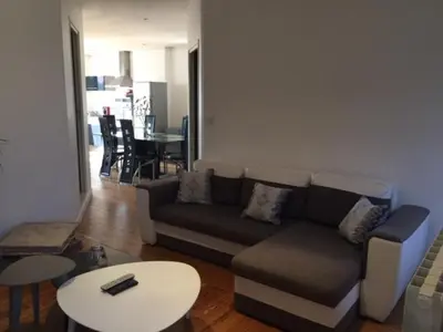 Coin salon dans l'établissement MONTALIEU SEJOUR Appartement les orchidées, 4 pers