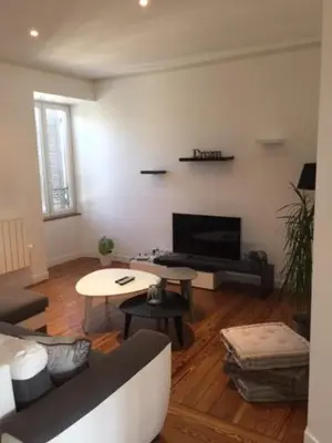 Coin salon dans l'établissement MONTALIEU SEJOUR Appartement les orchidées, 4 pers