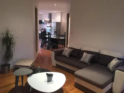 Coin salon dans l'établissement MONTALIEU SEJOUR Appartement les orchidées, 4 pers