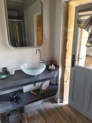 Salle de bains dans l'établissement La ferme du vincent