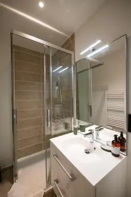 Salle de bains dans l'établissement L'Opéra 2 - RDC - Joli studio Hôtel de Ville
