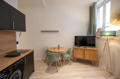 Cuisine ou kitchenette dans l'établissement L'Opéra 2 - RDC - Joli studio Hôtel de Ville
