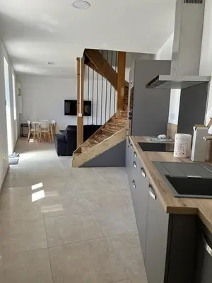 Plan de l'établissement Superbe maison de ville, rénovée à 15 min de Lyon