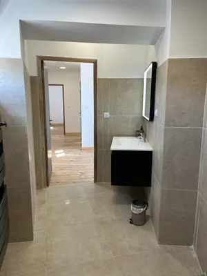 Plan de l'établissement Superbe maison de ville, rénovée à 15 min de Lyon