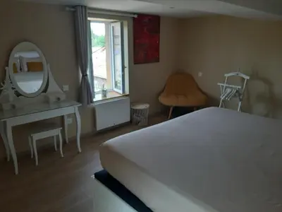 Un ou plusieurs lits dans un hébergement de l'établissement Logement Confortable dans résidence privée à Amplepuis