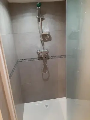 Salle de bains dans l'établissement Logement Confortable dans résidence privée à Amplepuis